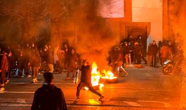 إيران والتحول الكبير: شعب غاضب ونظام مأزوم